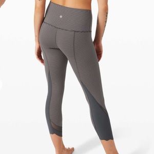 Wonder Under Scalloped Hem Leggings